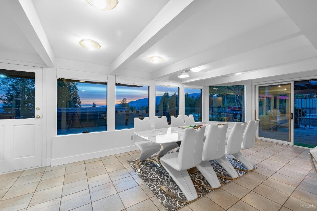Grouse Cheerful Large Private Bedroom, Bath, Shared Deck, Pool, Hot Tub Норт-Ванкувер Екстер'єр фото