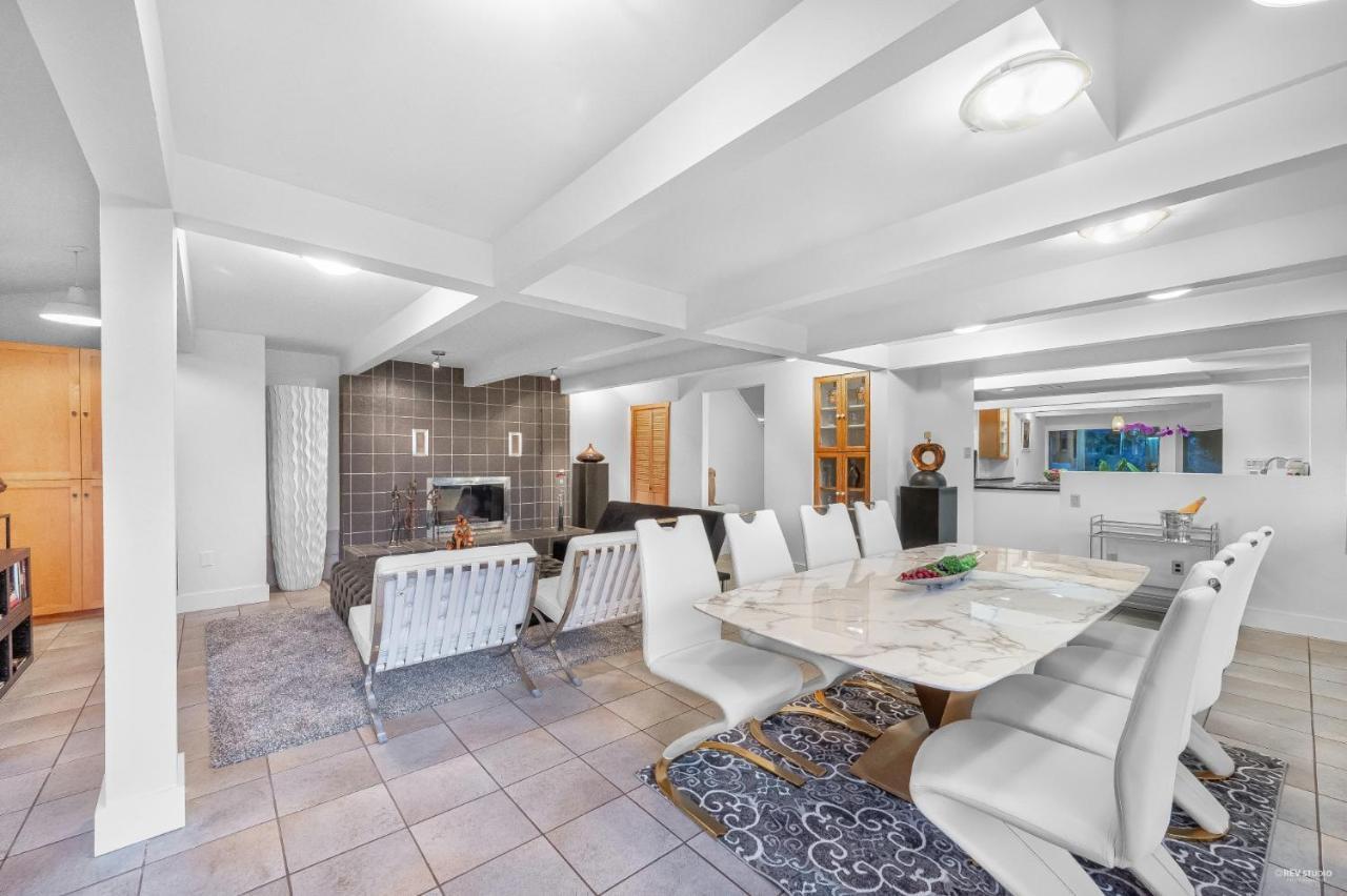 Grouse Cheerful Large Private Bedroom, Bath, Shared Deck, Pool, Hot Tub Норт-Ванкувер Екстер'єр фото