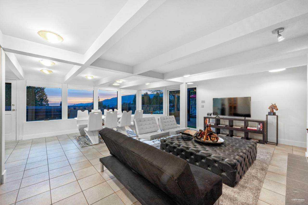 Grouse Cheerful Large Private Bedroom, Bath, Shared Deck, Pool, Hot Tub Норт-Ванкувер Екстер'єр фото