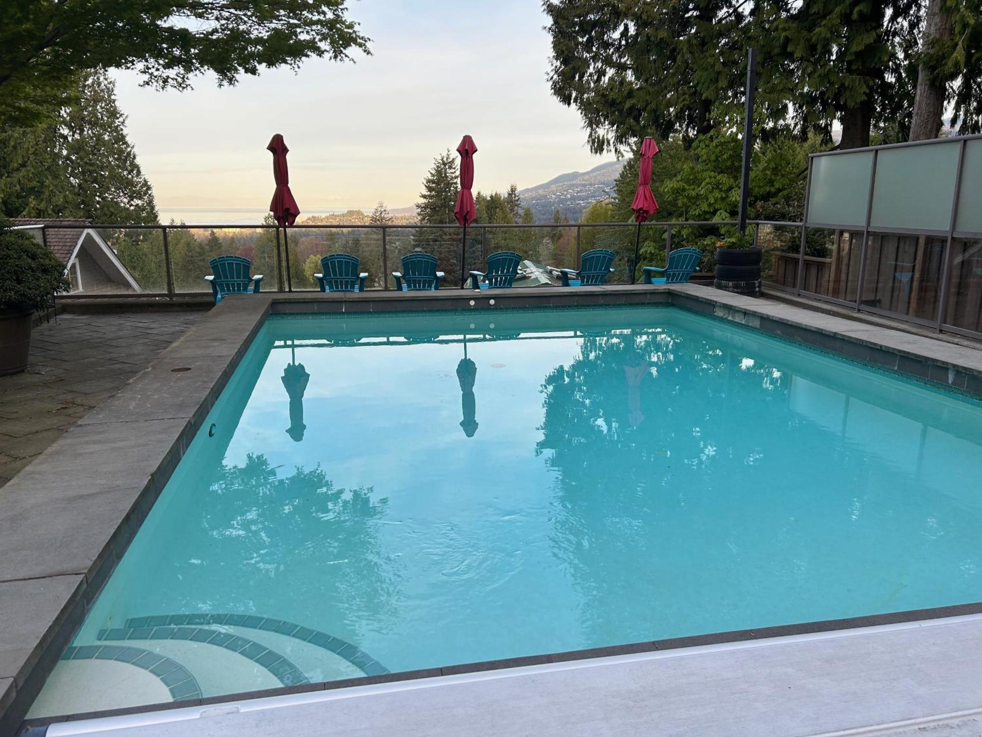 Grouse Cheerful Large Private Bedroom, Bath, Shared Deck, Pool, Hot Tub Норт-Ванкувер Екстер'єр фото