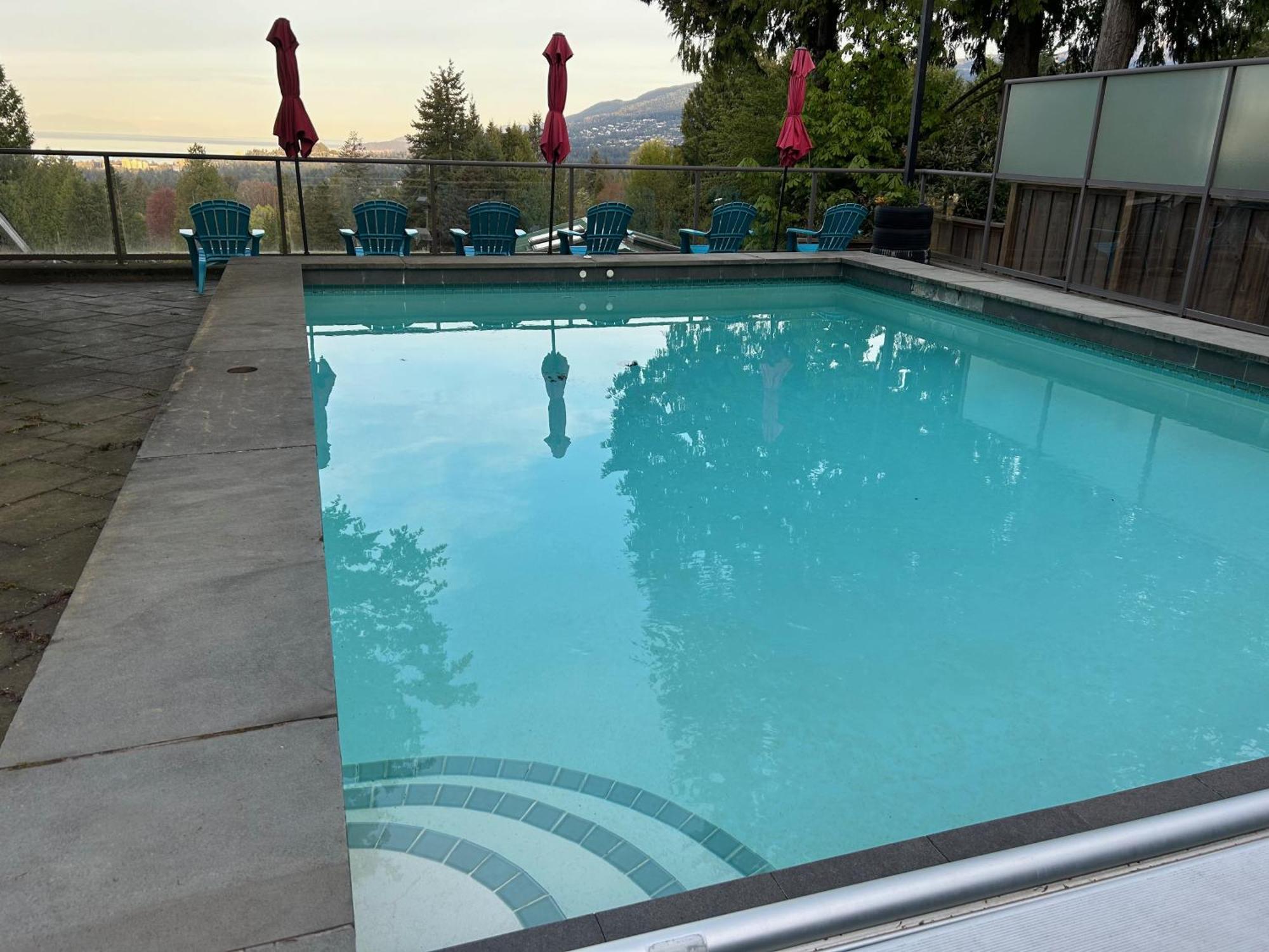 Grouse Cheerful Large Private Bedroom, Bath, Shared Deck, Pool, Hot Tub Норт-Ванкувер Екстер'єр фото