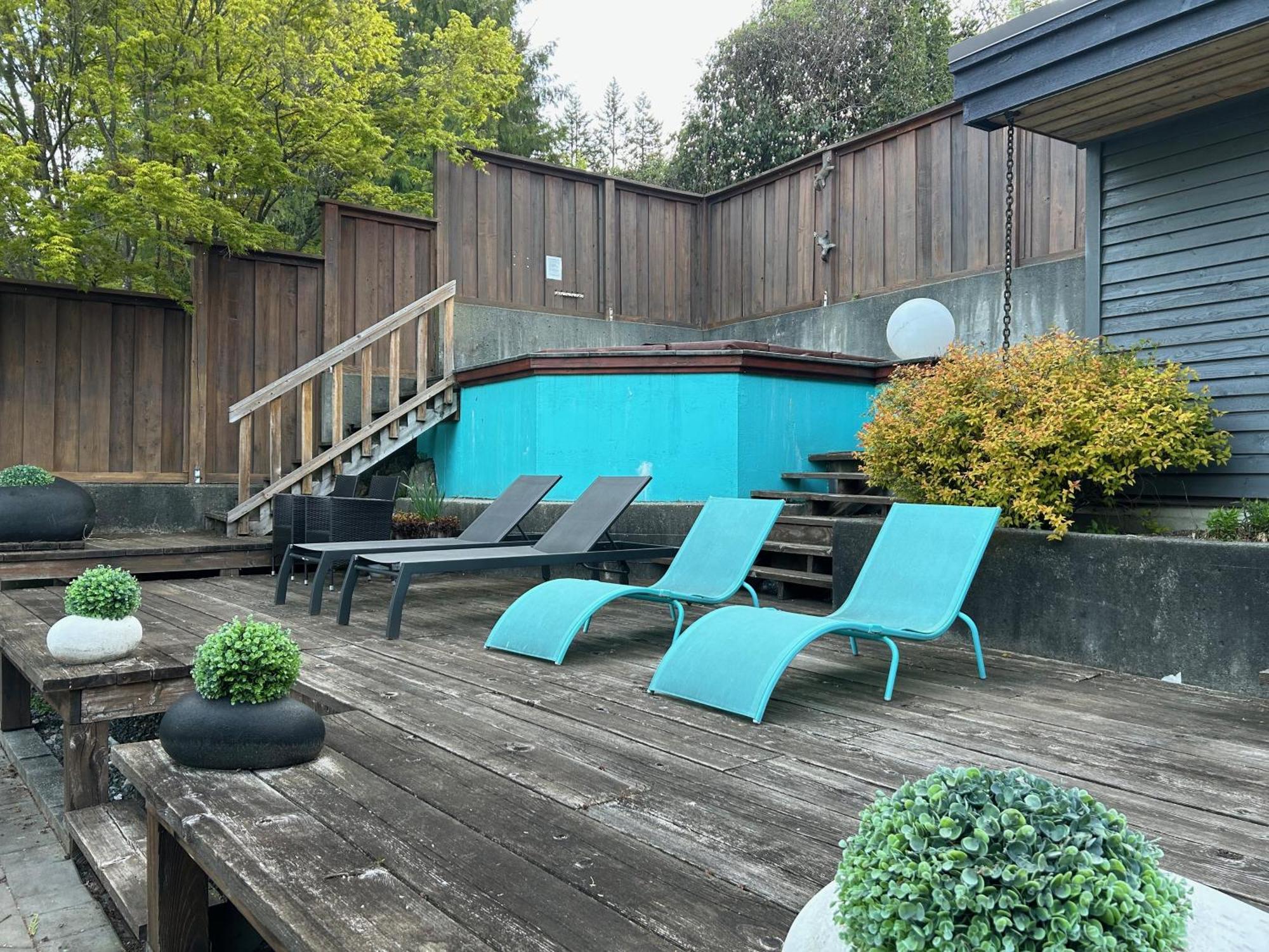 Grouse Cheerful Large Private Bedroom, Bath, Shared Deck, Pool, Hot Tub Норт-Ванкувер Екстер'єр фото