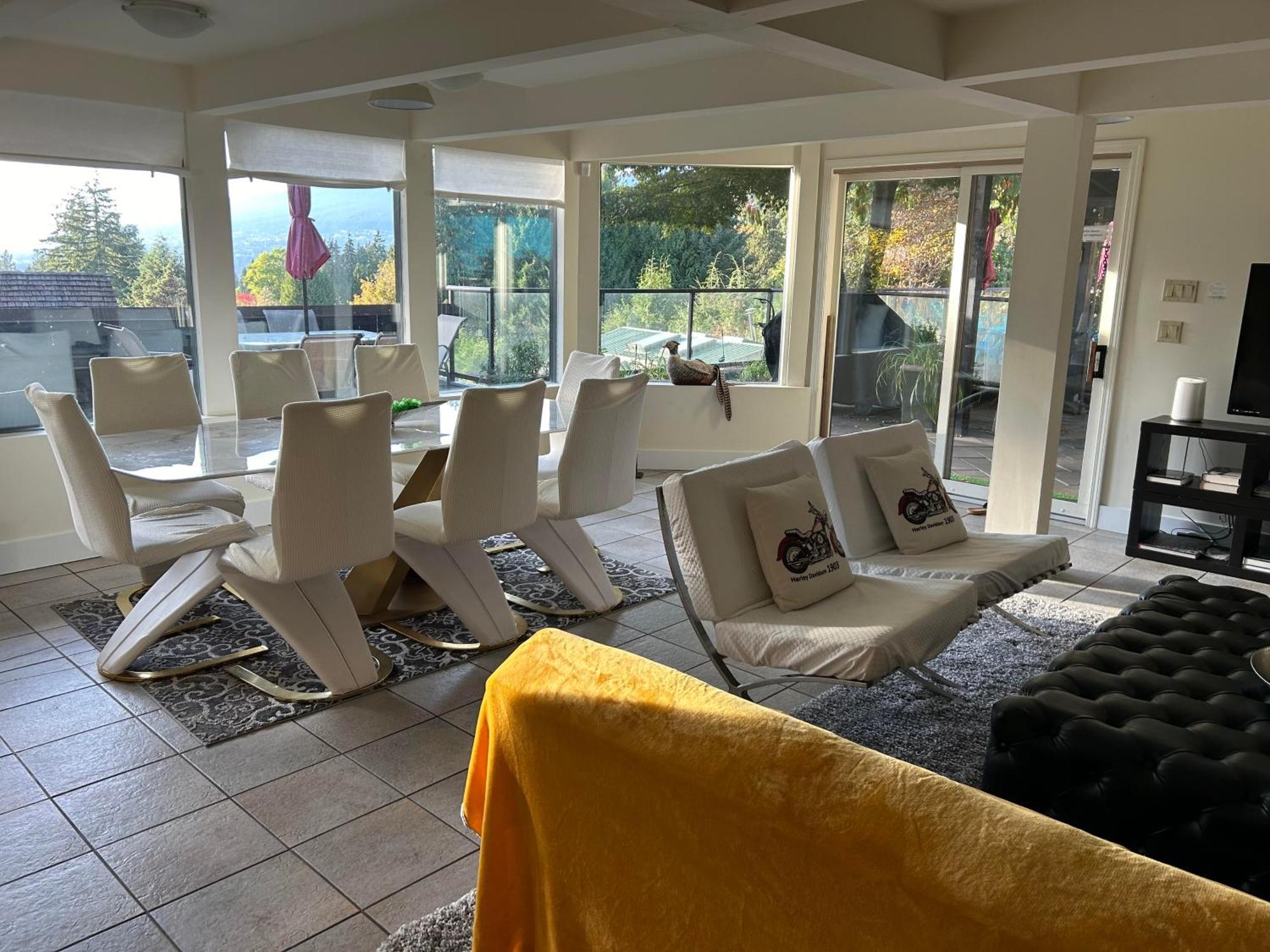 Grouse Cheerful Large Private Bedroom, Bath, Shared Deck, Pool, Hot Tub Норт-Ванкувер Екстер'єр фото