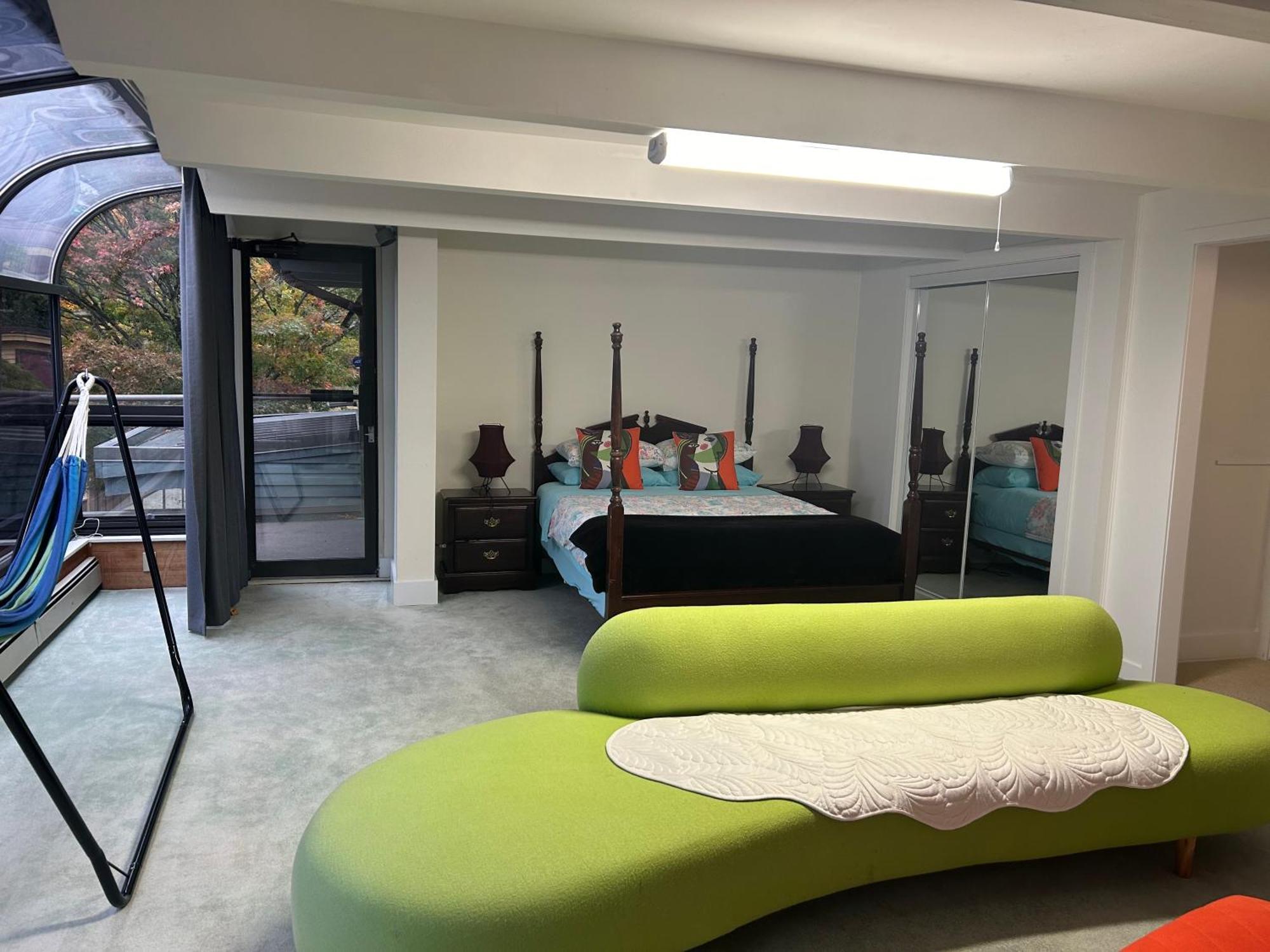 Grouse Cheerful Large Private Bedroom, Bath, Shared Deck, Pool, Hot Tub Норт-Ванкувер Екстер'єр фото