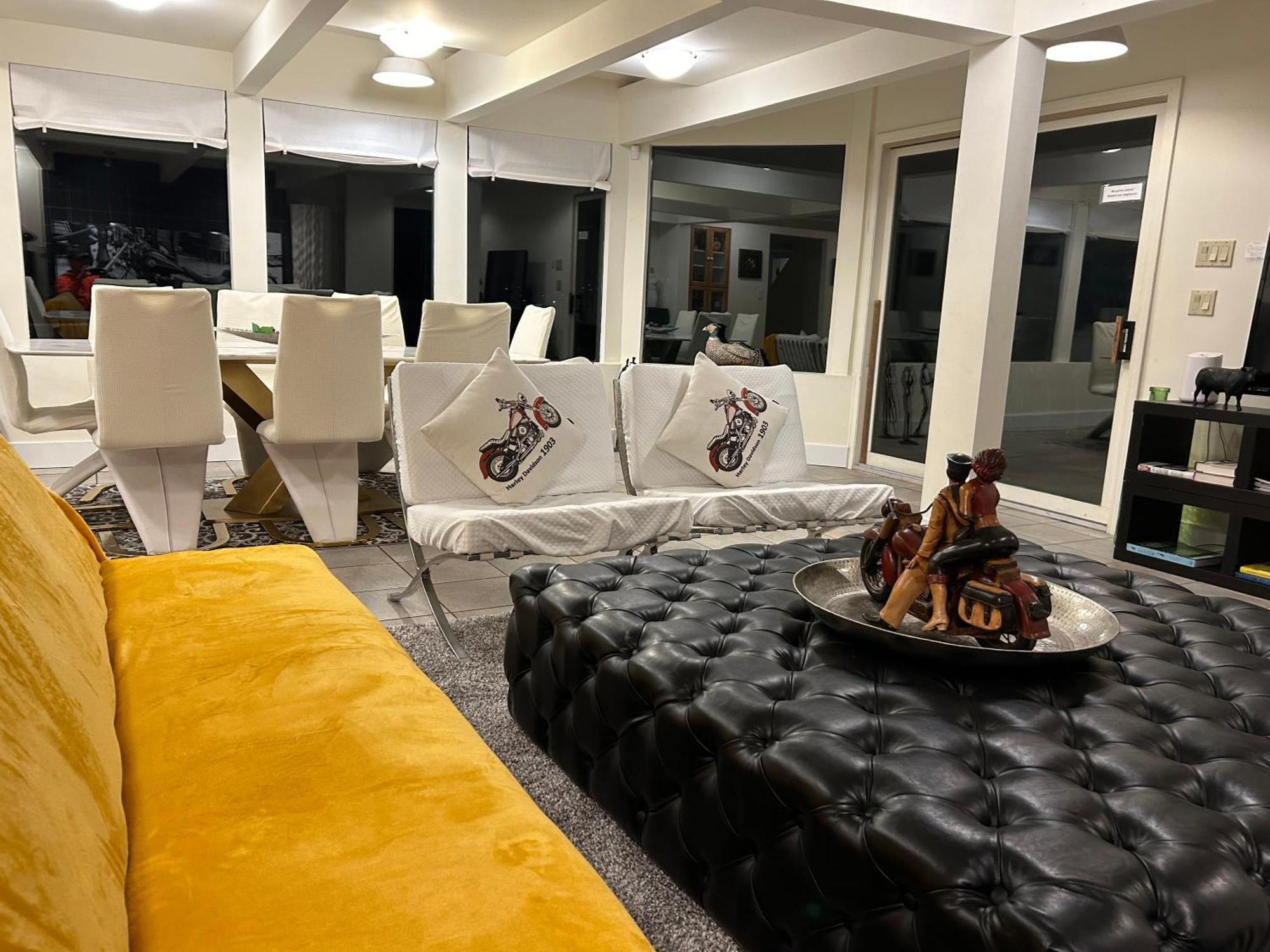 Grouse Cheerful Large Private Bedroom, Bath, Shared Deck, Pool, Hot Tub Норт-Ванкувер Екстер'єр фото